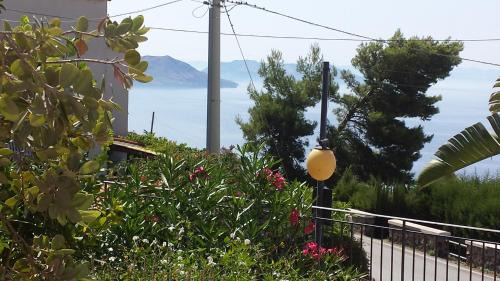 Leni Villa | Salina Acroeoliano monolocali in villa