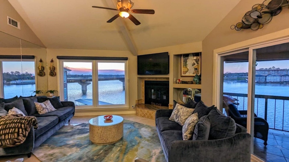 Lake Hamilton Condo | Sally's Blue Pearl 3 Br/2 Bath - Sept. 2025 Discounts. INQUIRE FOR PRICE!