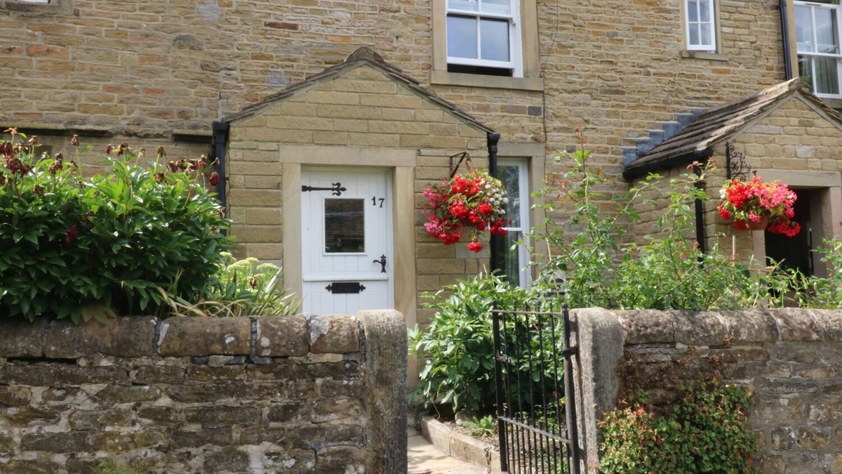 Carleton Cottage | SALLY'S COTTAGE, character holiday cottage in Carleton-In-Craven