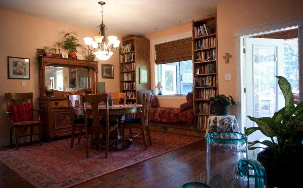 Black Creek Bed & Breakfast | Salmon Point B&B