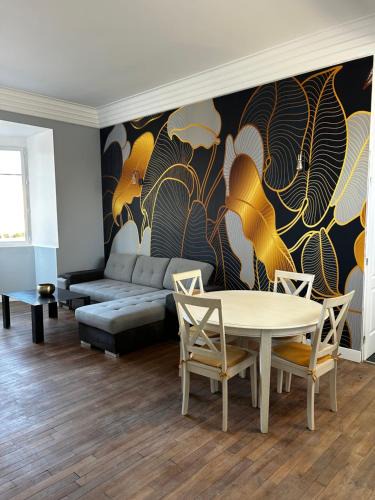 La Celle-sous-Gouzon Apartment | Salon lumineux