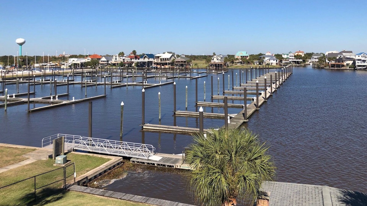 Port Arthur Condo | SALT LIFE Waterfront on Sabine Lake With Pool