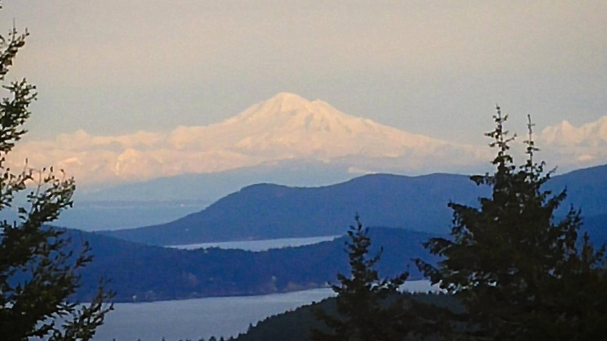 Salt Spring Island Bed & Breakfast | Salt Spring Island BnB with Ocean and Mountain Views