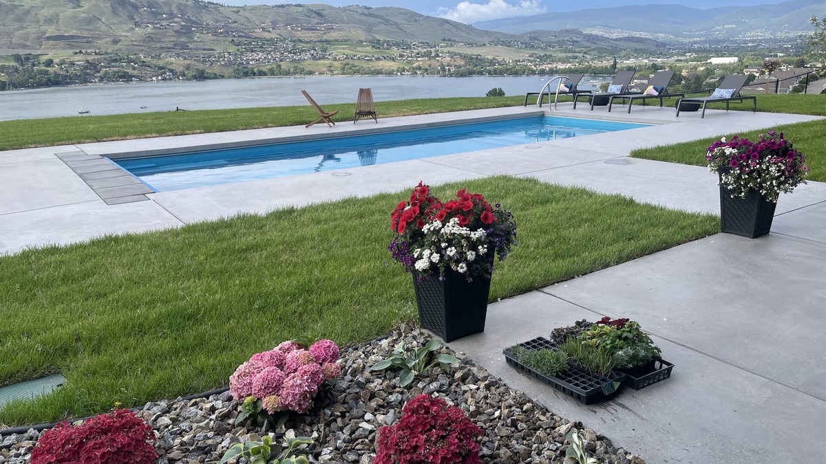 Vernon Apartment | Salt water heated pool, Okanagan lake view 2-3 bd 2-3 bath , 4-6 people