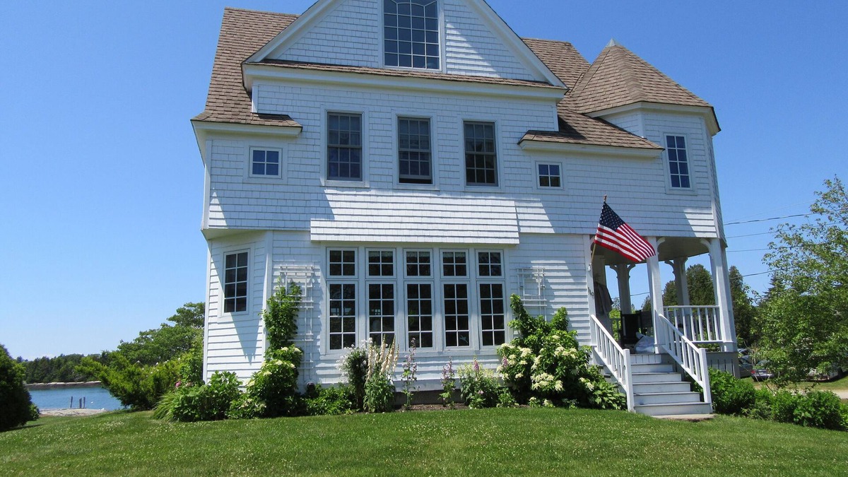 Trevett House | SALT WATER MAINE COTTAGE WITH DOCK - MINUTES TO BOTANICAL GARDENS