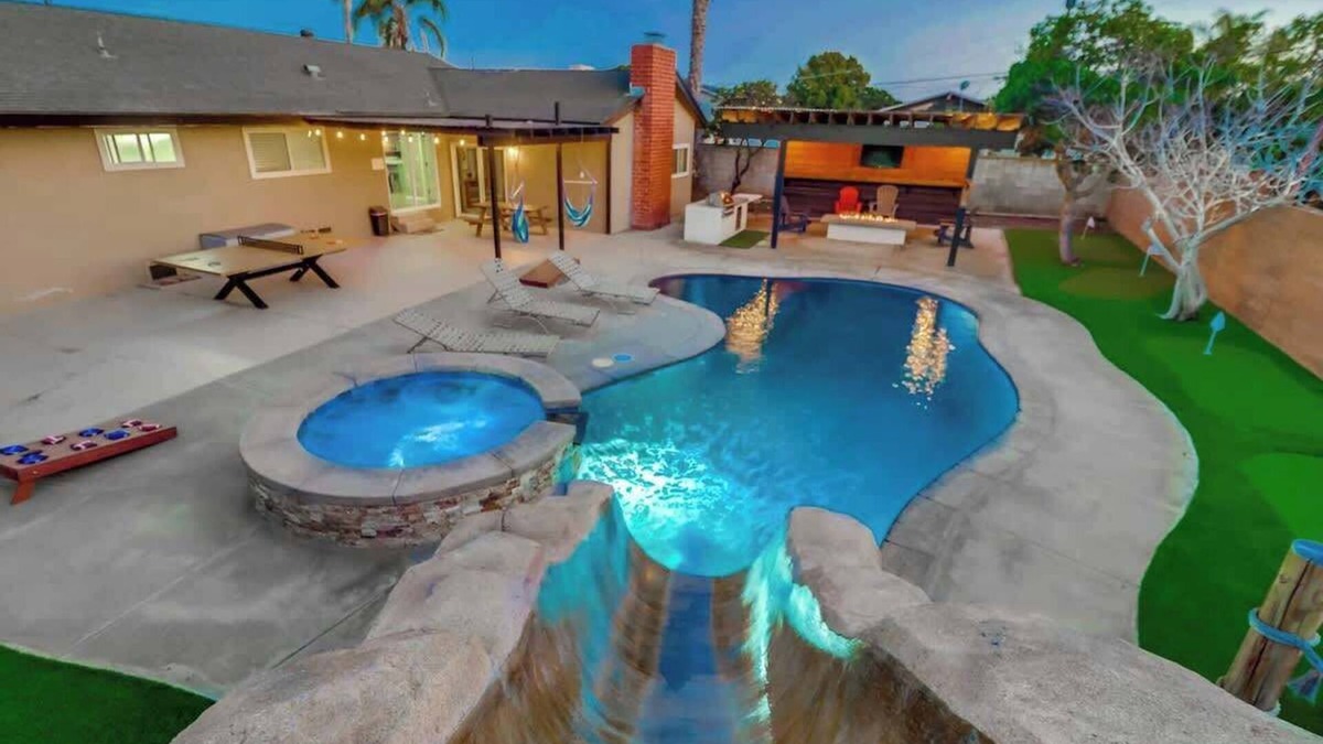 Lincoln Acres House | Salt Water Pool & Mini Golf - Close to Downtown