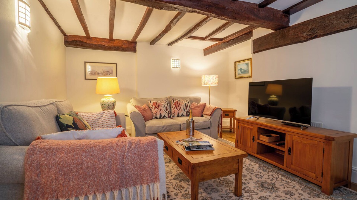 Ashby-de-la-Zouch House | Saltbox Stays/3 bed/2 bath/x6/central location