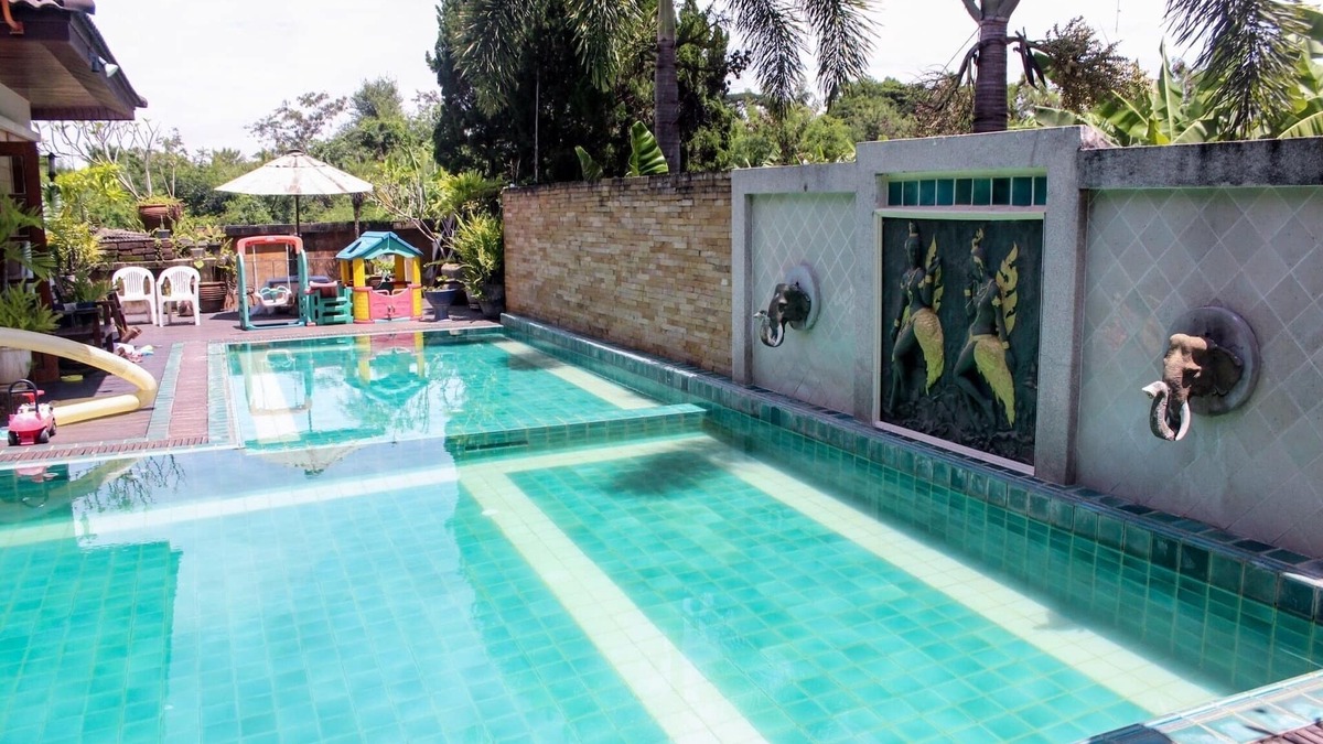 Doi Saket House | Salted pool luxury country villa near Bosang & Hot Springs with airport services
