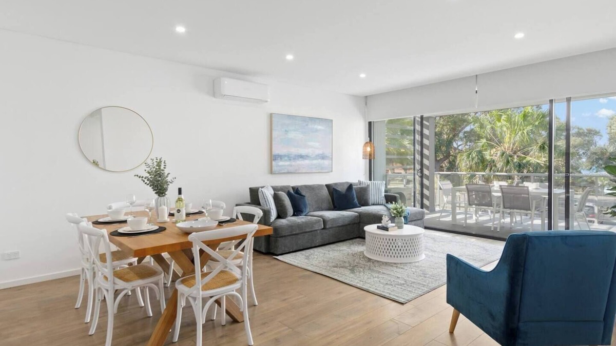 Shellharbour Apartment | Saltwater Escape Contemporary Seaside Stunner