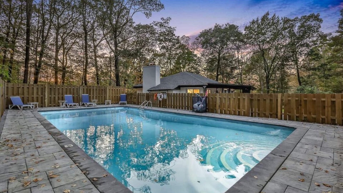 Warwick House | Saltwater Heated Pool Perfect Escapen in Warwick
