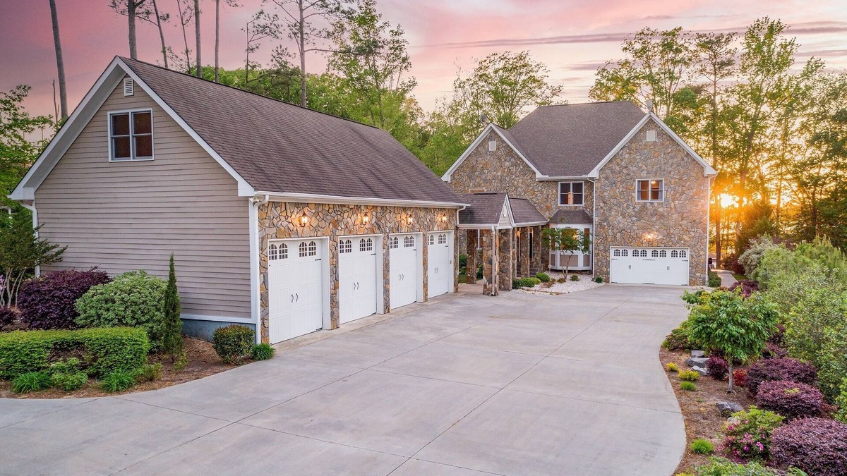 Halifax County House | 💥 Saltwater Pool, 8 Bedrms, Hot tub, Sunset Views, Main Lake Cove, Pets🥇