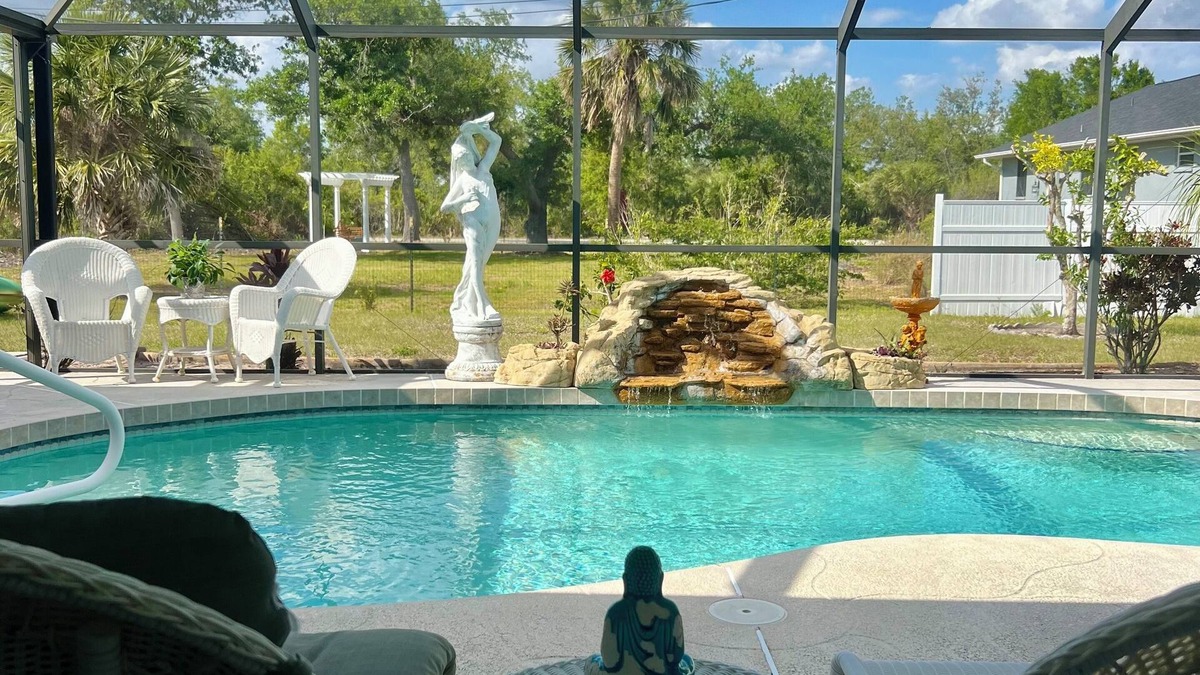 Englewood East Apartment | Saltwater pool, jacuzzi, close to stunning beaches, fishing, kayaking and golf!