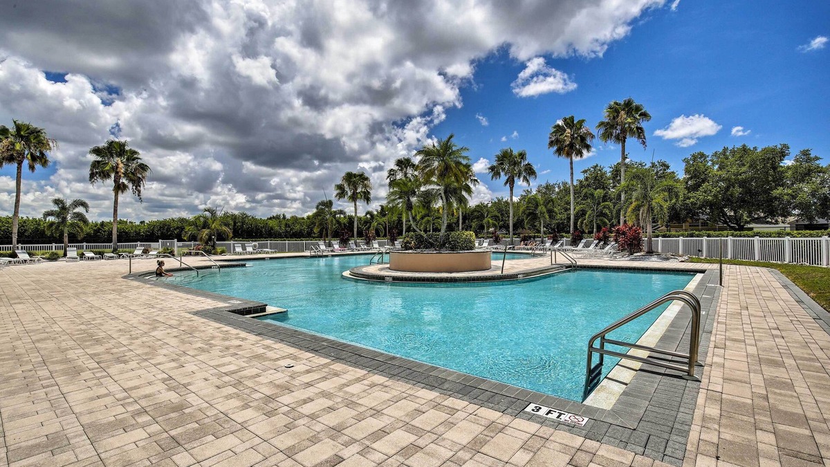 Sabal Harbour Cottage | Saltwater Pool, Spa & Lanai: Bradenton Home