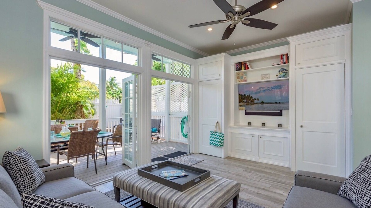 Bahama Village House | *SALTWATER SAPPHIRE @ THE ANNEX* Stunning Private Home + LAST KEY SERVICES…