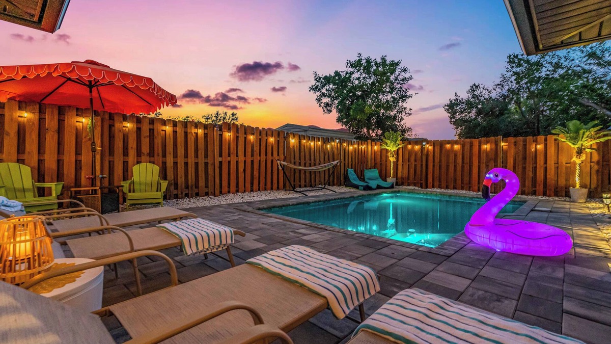Whitfield House | Saltwater Siesta 4BD Saltwater Pool Home near Beaches w/Game Room & Arcade