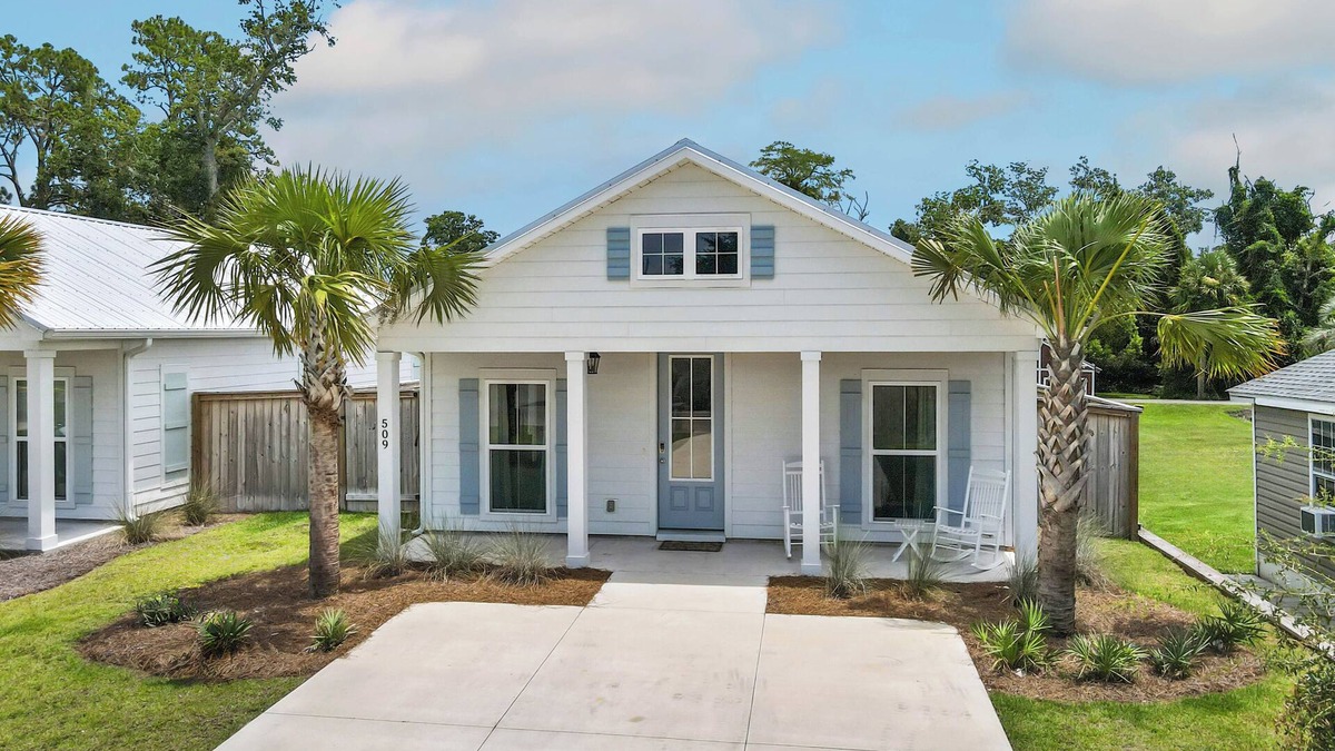 Port St. Joe House | Salty Blue is a new 2BD/2BA cottage, walking distance to restaurants & shops! Pool and fenced yard!