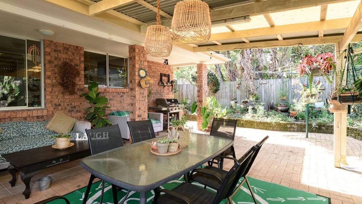 Hawks Nest Villa | Salty Crew villa , Central spot , Pet friendly ,private garden oasis secure yard