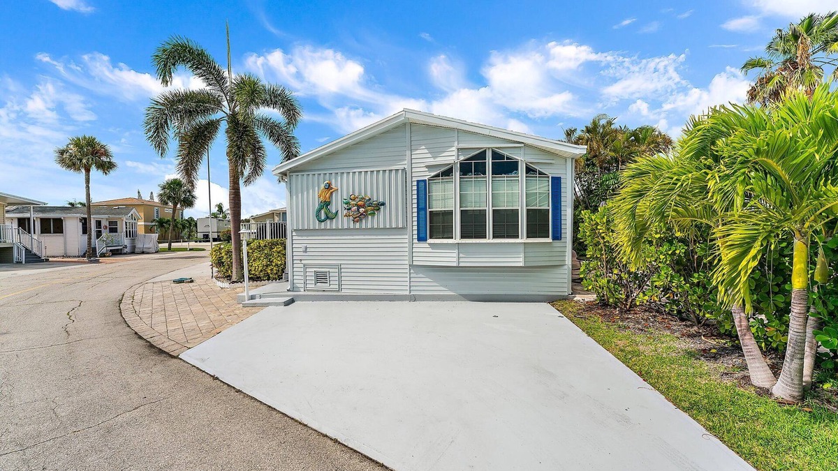 Nettles Island House | Salty Mermaid: Charming Beach Cottage in Beautiful Jensen Beach