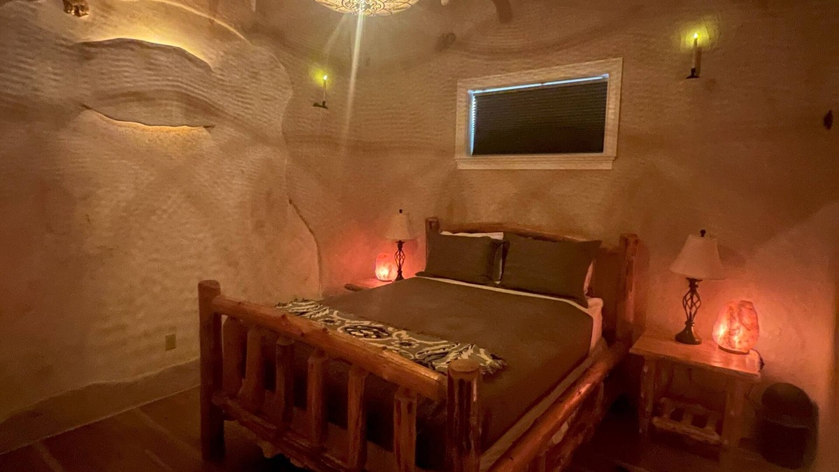 White Sulphur Springs Cabin | Salty Queen Salt Lodge