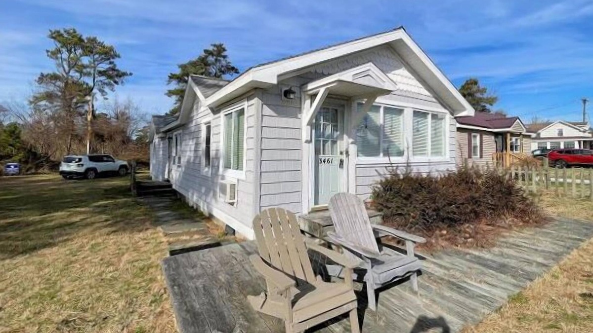 Chincoteague Cottage | Salty Sailor - 2BR , close to Memorial Park Pet friendly LINENS AND TOWELS