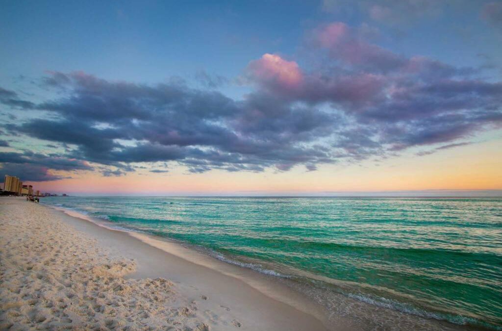 Thomas Drive House | Salty Shell Cottage. Spacious 3 bed,2 1/2 bath with pool.