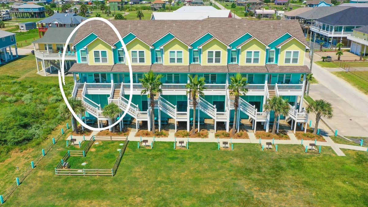 Port Bolivar House | Salty Suites Cottage 1~Beachfront! Opt Beach Cart!