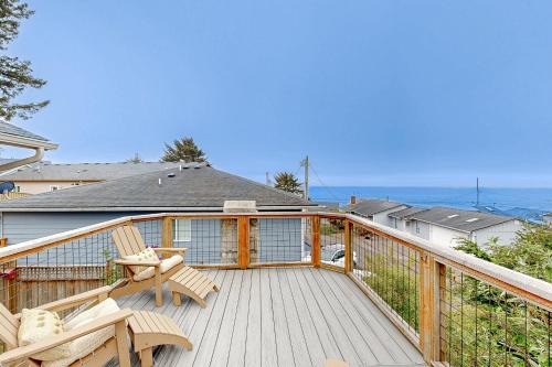 Depoe Bay House | Salty Sunsets