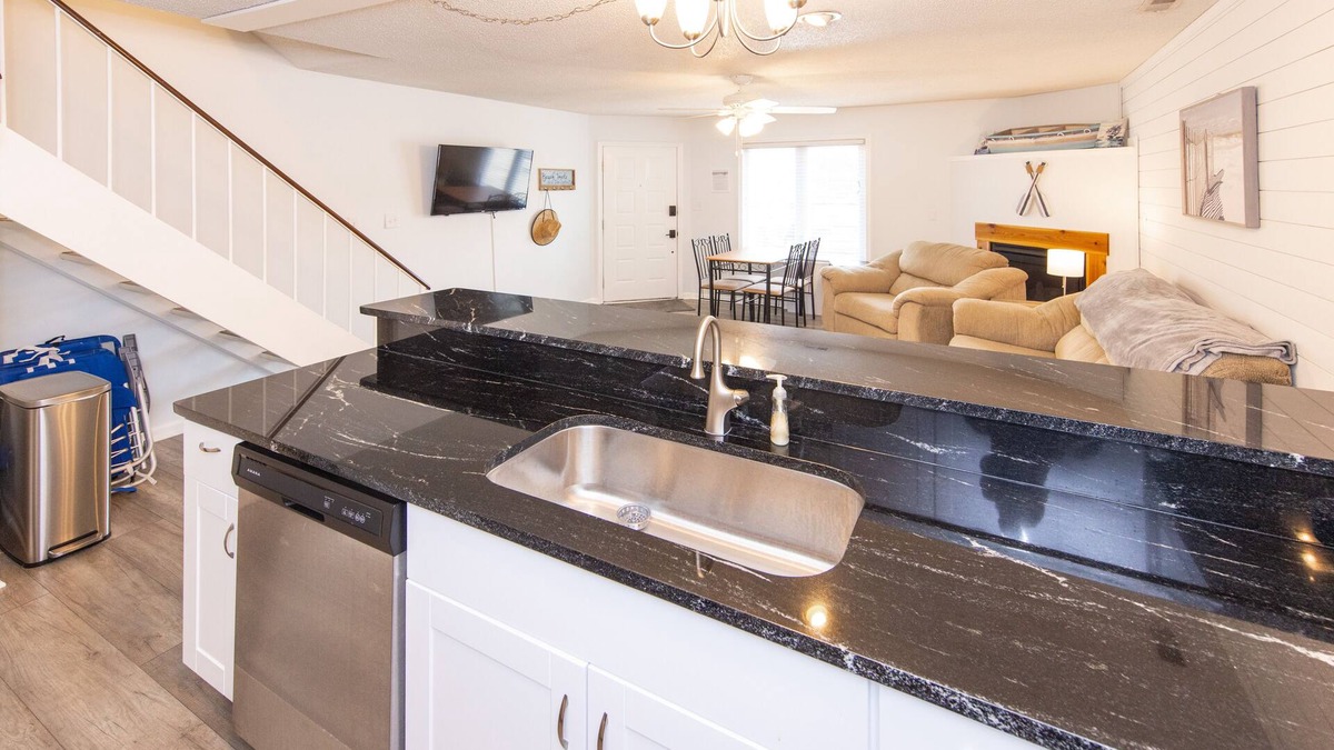 Northeast Virginia Beach Condo | Salty Vibe-Resort Area-Virginia Beach