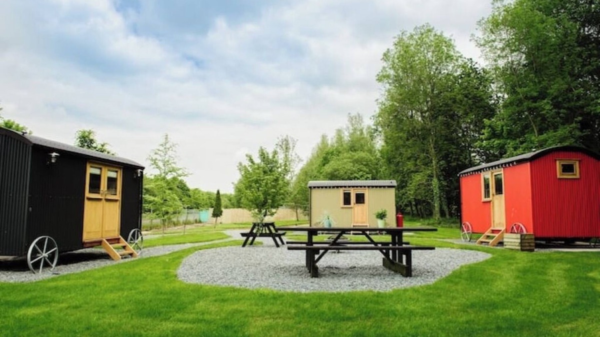 Higher Walton Cabin | Samlesbury Hall Shepherd's Hut