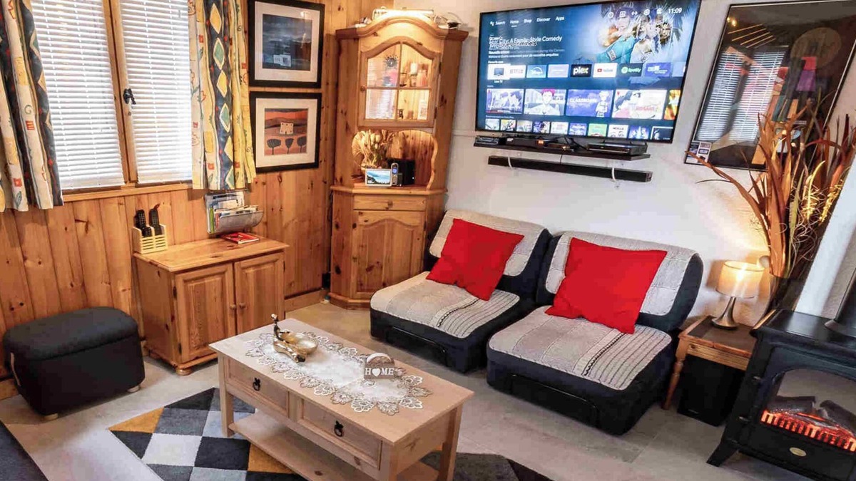 Samoens Apartment | Samoëns apartment, sleeps 5 within village. Free Wi-Fi