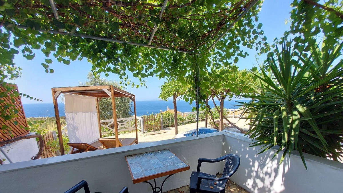 Koumeika House | Samos Island - Panorama Apartment with Jacuzzi