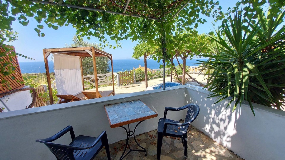 Koumeika House | Samos Island - Panorama Apartment with Jacuzzi