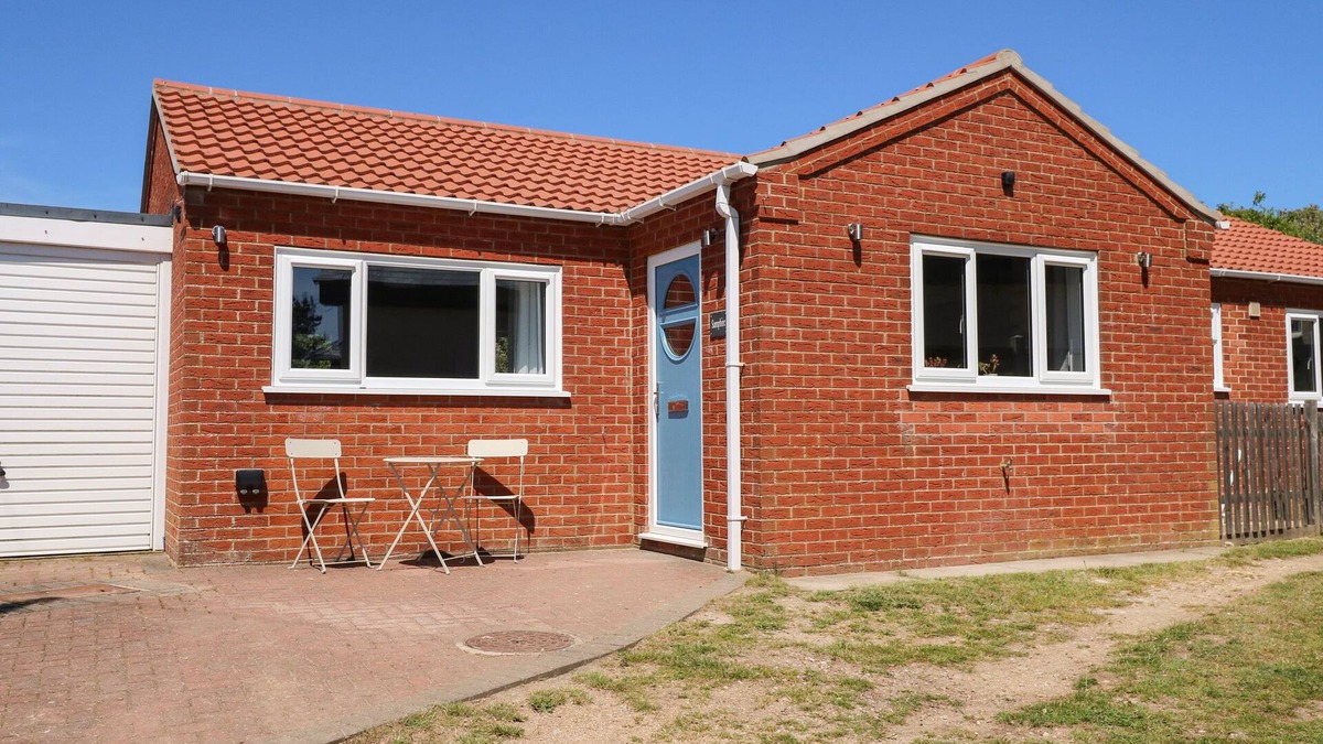 Anderby Creek House | SAMPHIRE, pet friendly, country holiday cottage in Anderby Creek