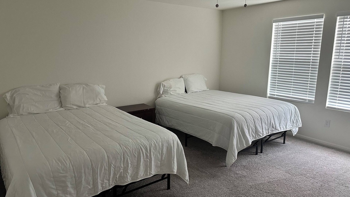 Hutto House | Samsung Close New Home 5-6 BR’s- 9 Beds
