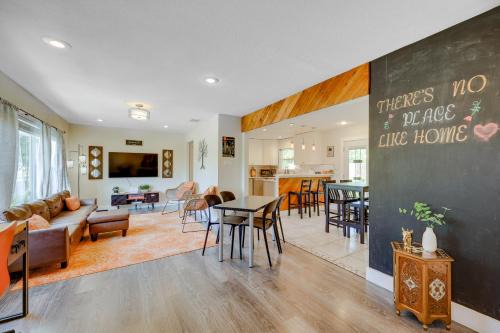 Shearer Hills - Ridgeview House | San Antonio Home, 2 Mi to Airport - Pets Welcome!