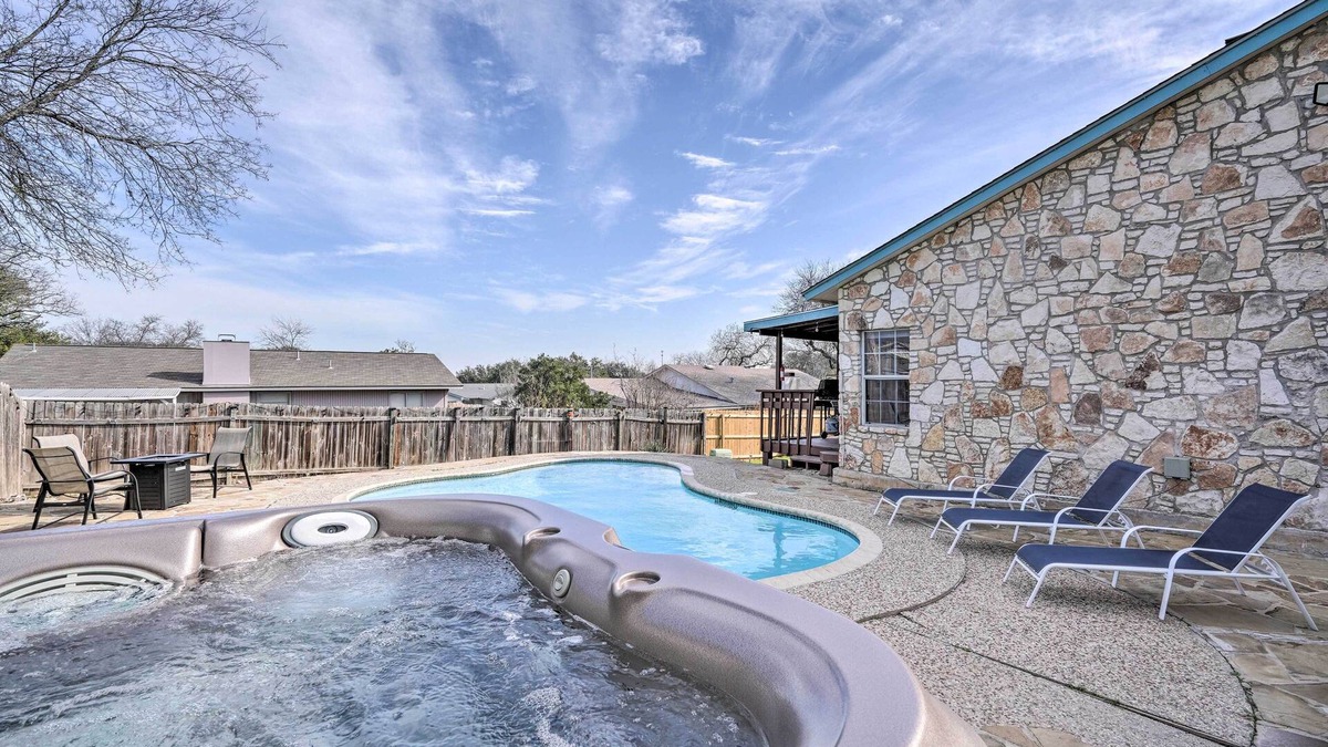 Heritage House | San Antonio Retreat w/Pool, Close to SeaWorld!