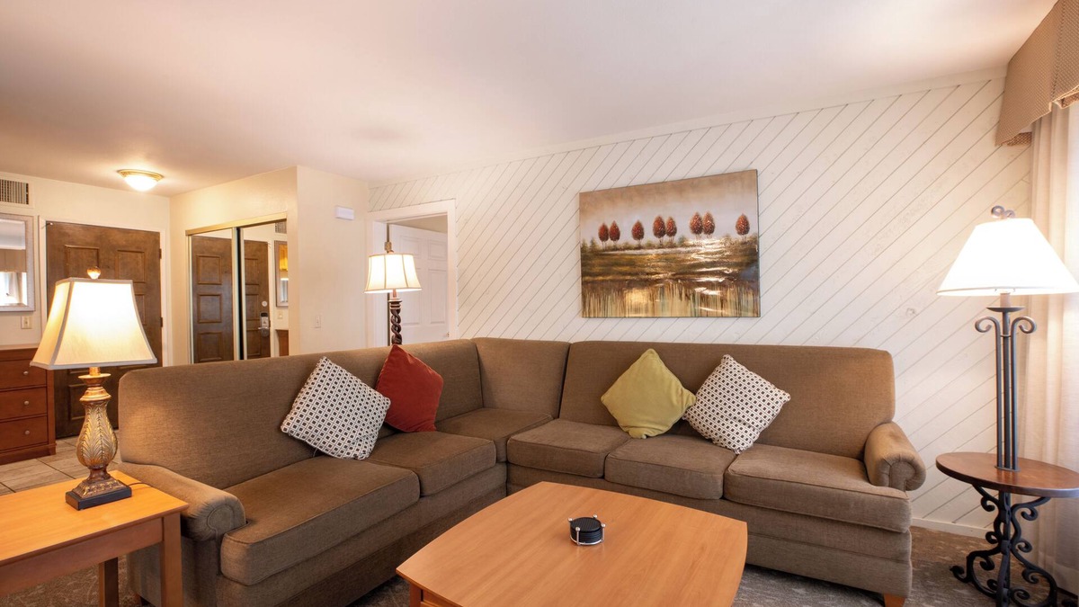 San Diego Country Estates Hotel | San Diego Country Estates | 2 Units | Full Kitchens & Parking