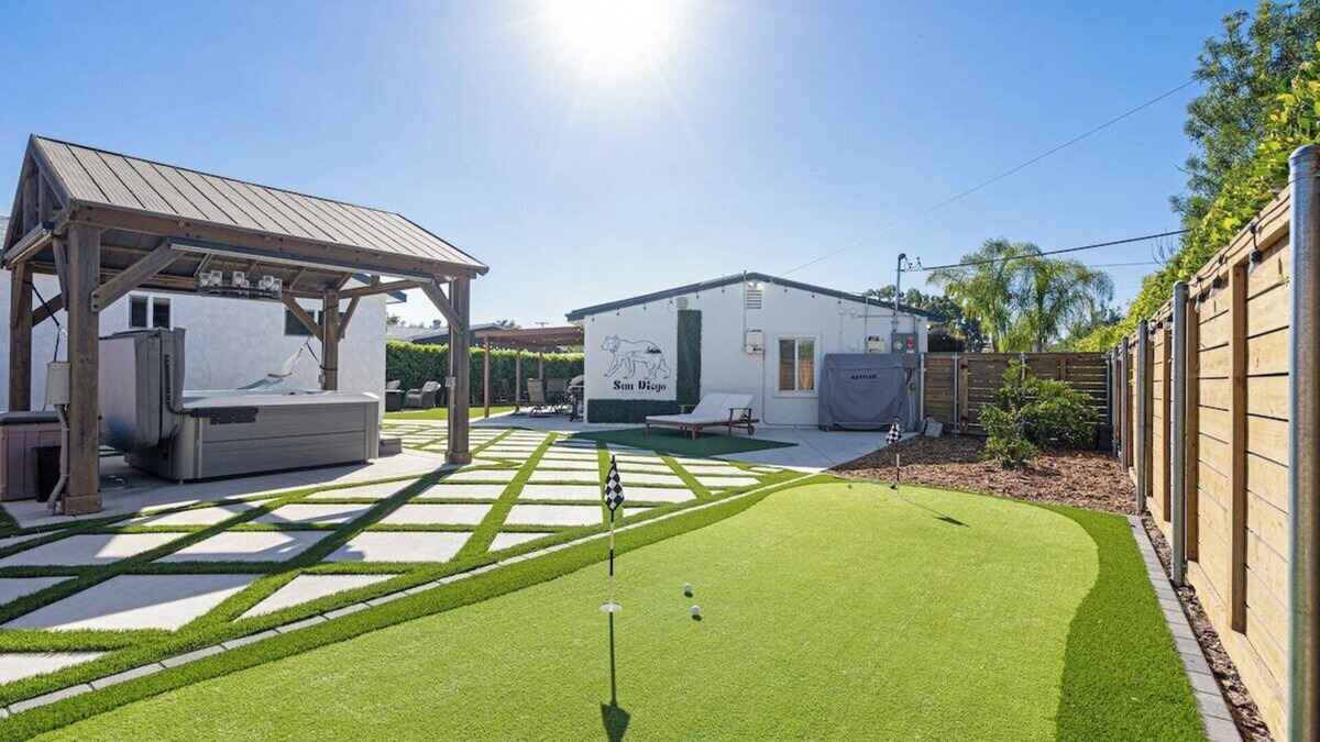 North Clairemont House | San Diego Fun: Jacuzzi-Golf-PoolTable-GmRm!