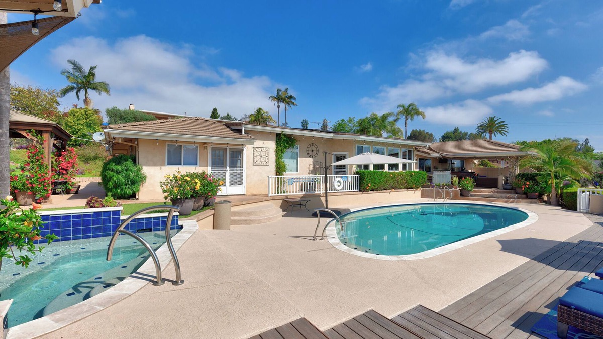 El Cajon House | *San Diego Oasis* Sunrise Views Pool Spa Sleeps 13