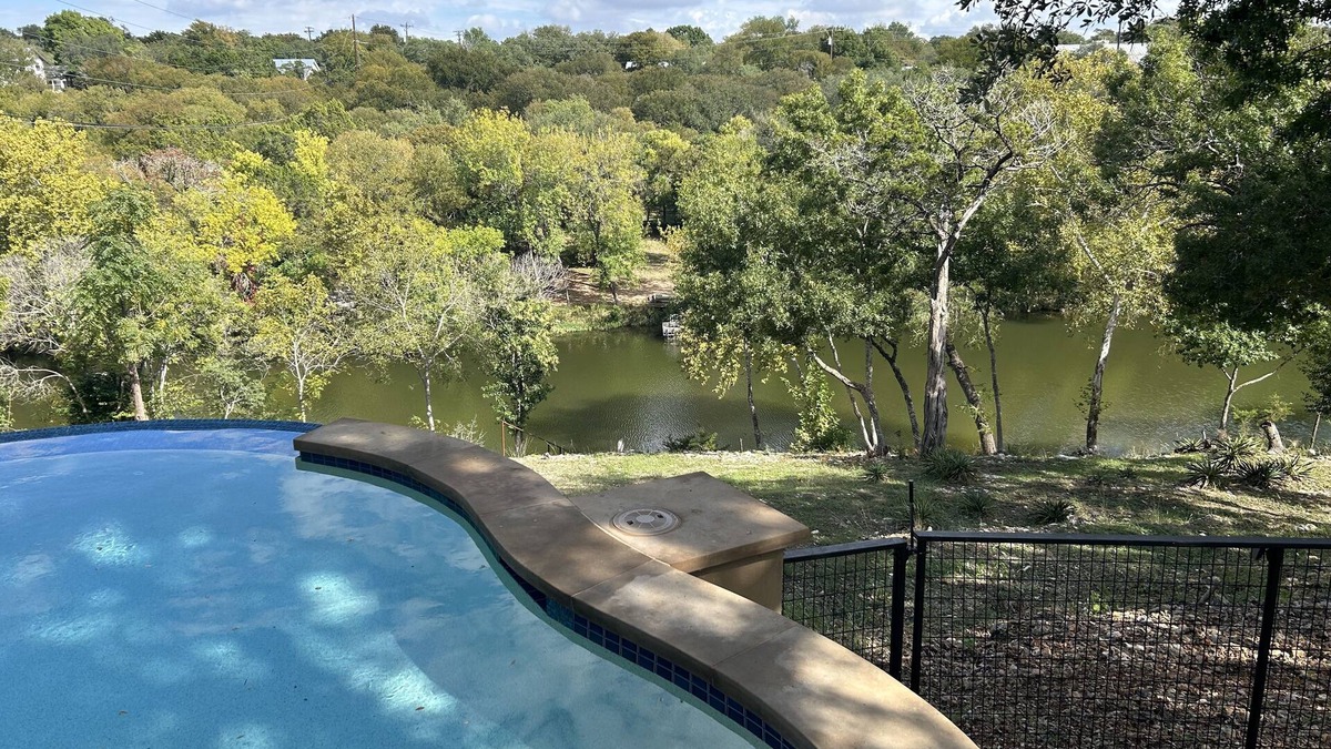 Georgetown House | SAN GABRIEL RIVER Retreat WATERFRONT Panoramic View, PRIVATE POOL, Pet Friendly!