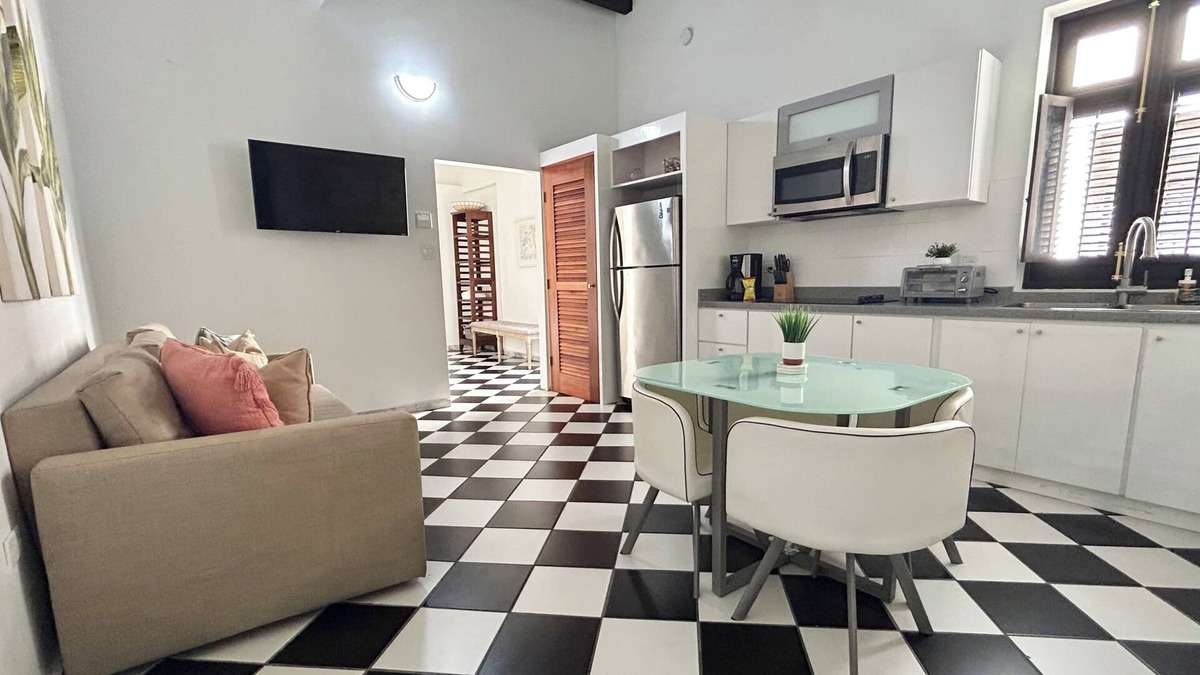 San Francisco Apartment | San Juan Suite | Perfect Getaway in Centric Location