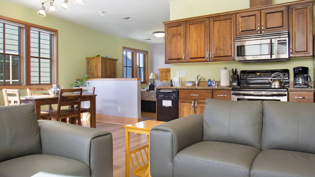 Friday Harbor Condo | San Juan Suites -Valley Farm! Pet Friendly!