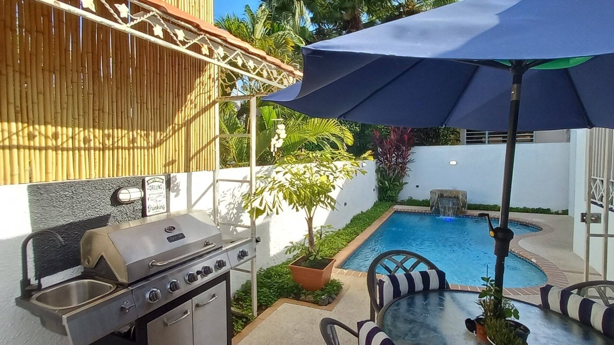 Monacillo House | San Juan, Villa, POOL, outdoor kitchen/BBQ & 15 mins from the airport & beaches