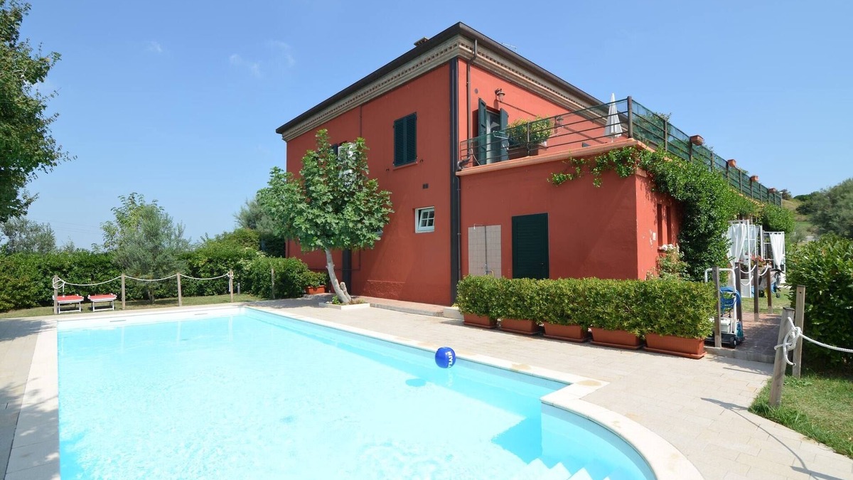 Passano Apartment | San Marino Poolside Stay