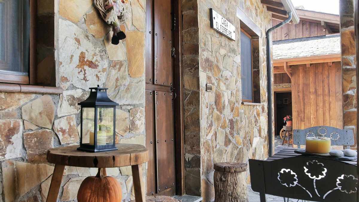 Valdes Cottage | San Martin Rural Apartments. Ferreiro House Climatized pool. Yard.