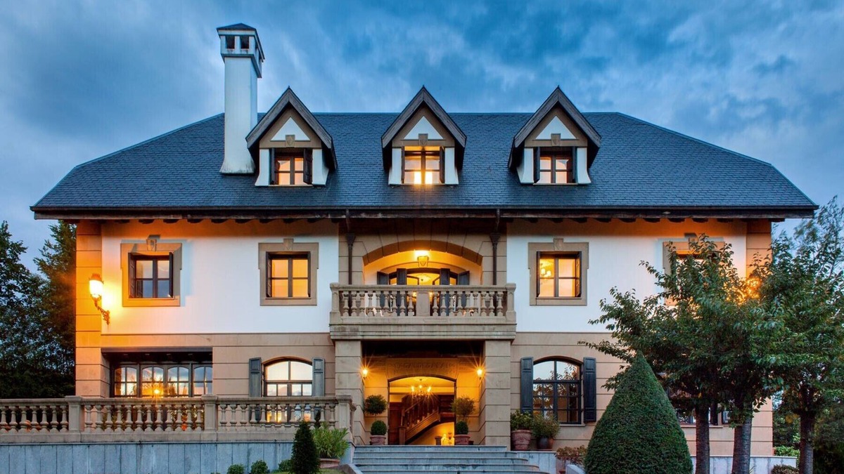 Oiartzun House | San Sebastian. Elegant palace with a privat foret, 20 minutes to the beach