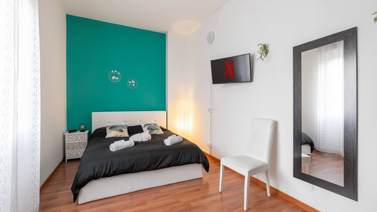 Baggio Apartment | [San Siro] Large Apartment Sleeps 6 Free Wifi Netflix