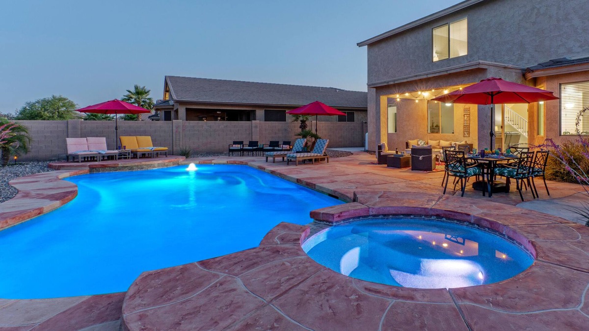 Circle Cross Ranch House | San Tan Valley: Ideal for Golfers/Hikers/Bikers, Pvt Htd POOL, Spa, Covered Patio, 2 Bikes