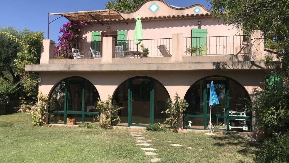 Sanary-sur-Mer House | SANARY CHARMING COUNTRY HOUSE WITH GARDEN.SMALL DOGS ACCEPTED