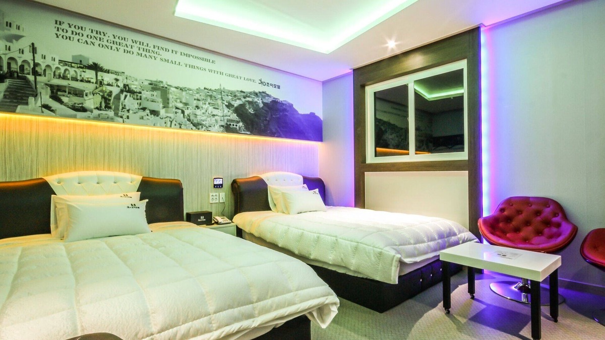 Sancheong Hotel | Sancheong Hyu and Joy